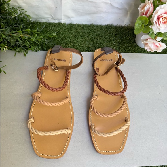 Larroude Santorini Flat Sandals
Multi Neutral Leather Rope Style
Sz 9 brand new - Picture 7 of 8